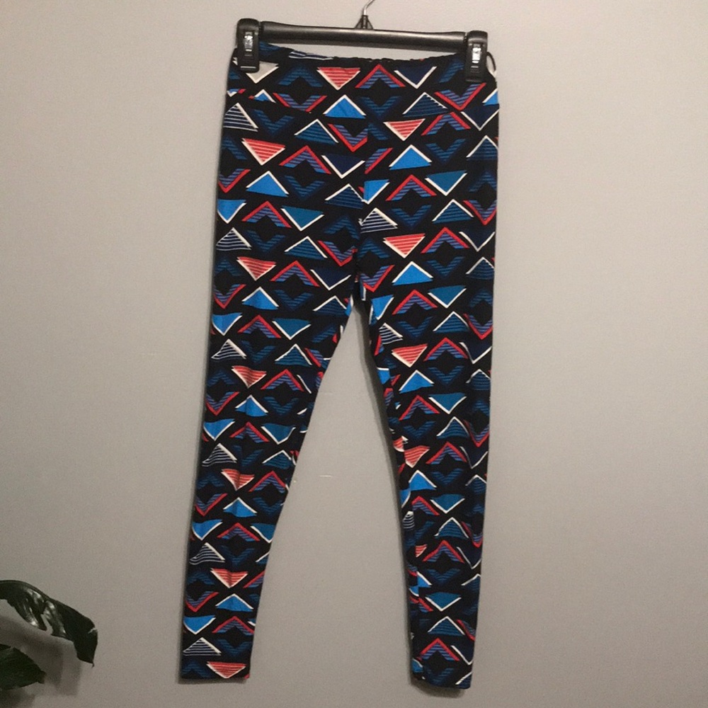 [2/15 or 4/25] LulaRoe • Leggings